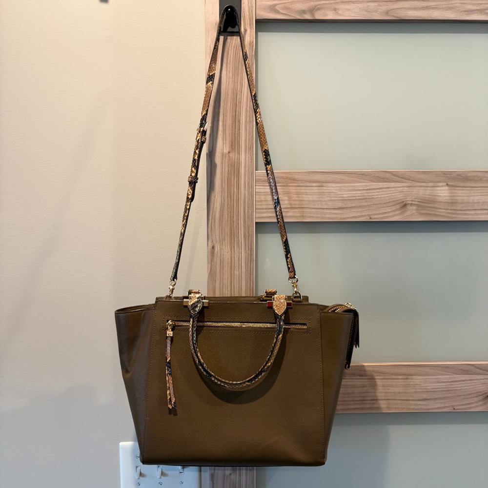 Henri Bendel RARE Large Gotham Snake Tote in Olive Brown - Picture 3 of 10